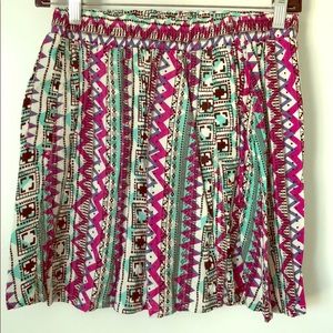 Patterned mini with pockets!